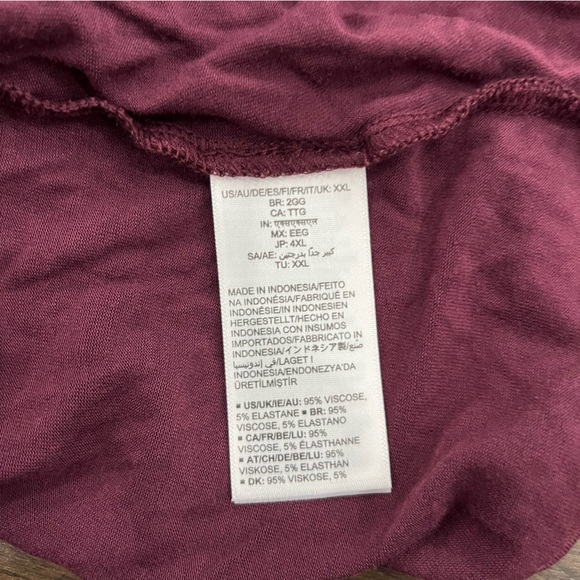 Amazon Essentials T-Shirt - Picture 11 of 11